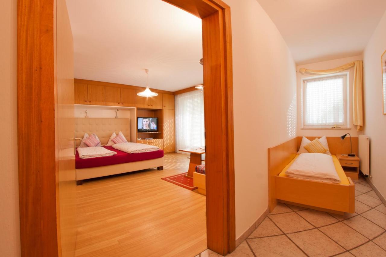 Guesthouse Christine Marlengo Esterno foto